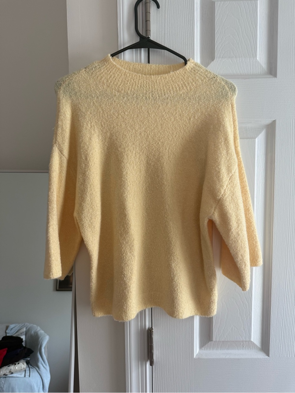 Abercrombie Soft Knit Women's Sweater in Pale Yellow
